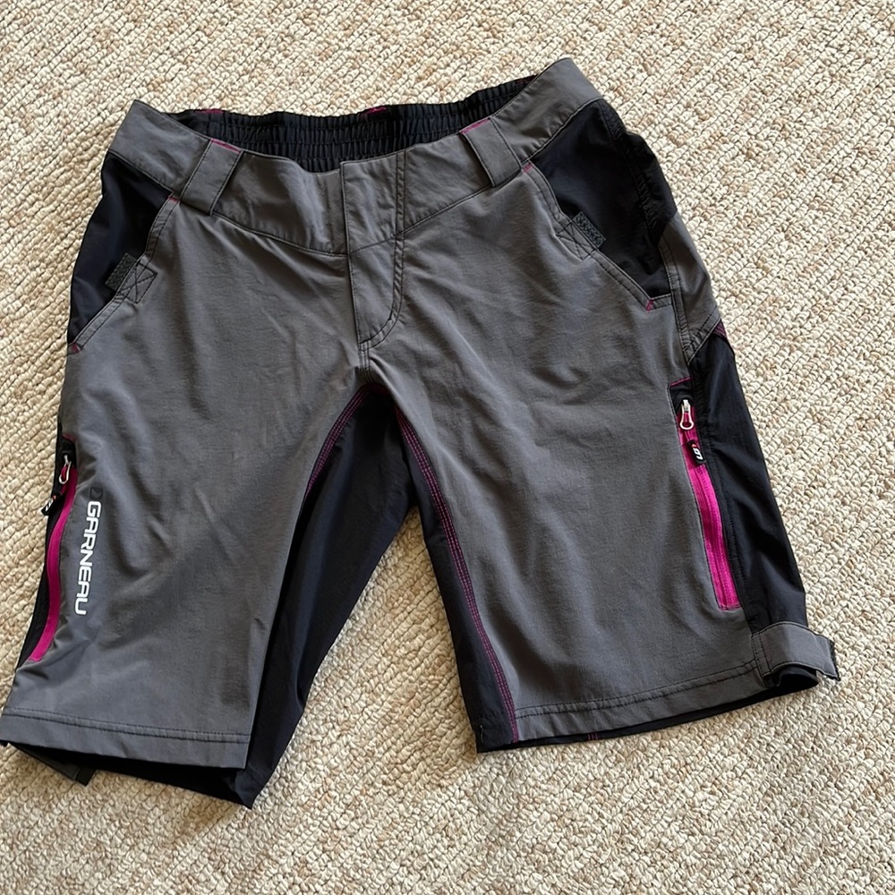 Garneau black & gray biking shorts size M.